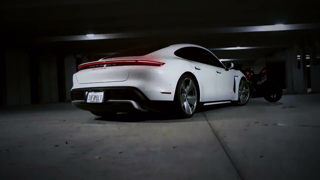Taycan x Urus